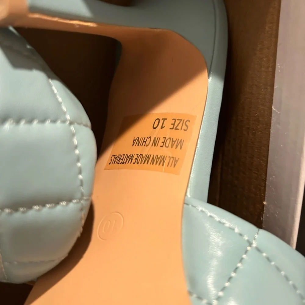 Heels - Picture 4 of 4